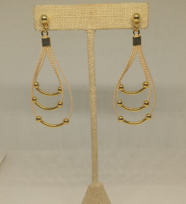 ARETES MEDIANOS TIPO GOTA CLASSIC