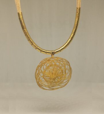 MAXI COLLAR LATERRA FLOR